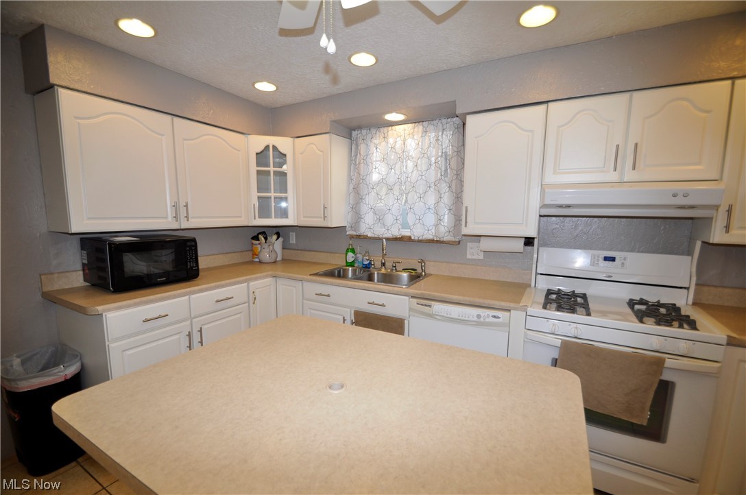 Village/Avon Sec 10 - Residential