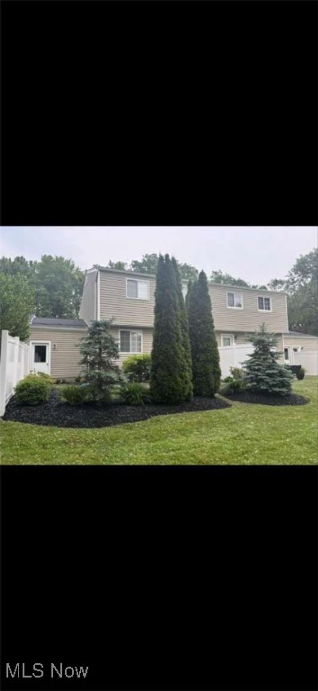 Photo of 7400 N Chestnut Commons Dr, Mentor, OH 44060 (MLS # 5183034)