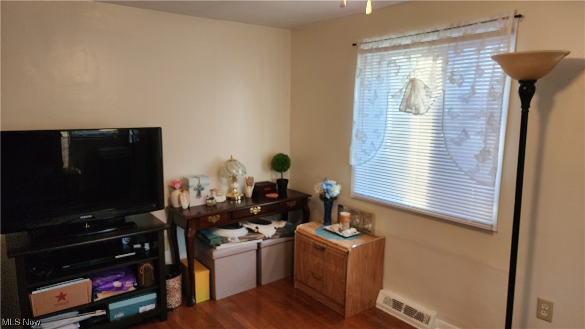 Globe Realty - Residential