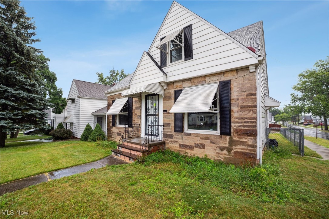 ouchers are Welcomed!
Spacious 3-Bedroom, 1.5-Bath Cape Cod
This charming home features a bright living room with a beautiful decorative fireplace, an updated kitchen with new shaker-style cabinets, quartz countertops, and stainless steel appliances. A nicely sized bedroom and full bath are located on the first floor. Upstairs offers two additional bedrooms. The basement includes a rec room, plus a separate toilet and shower room. Fenced-in Back Yard!
Tenant responsible for: Electric, gas, landscaping, and snow removal.
Application is easy! Vouchers are welcomed.
Screening criteria for voucher holders Credit 530+no eviction and no criminal record.** Contact us to schedule your showing today!