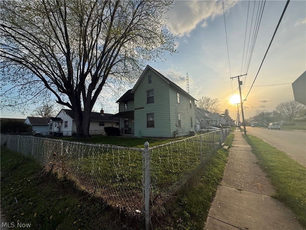 Photo of 1301 Wertz Avenue SW, Canton, OH 44710 (MLS # 5204660)