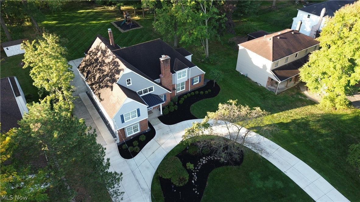 27473 Dellwood Drive