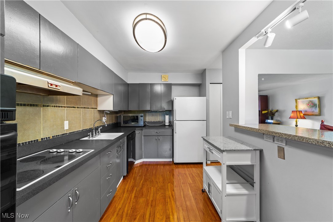 Carlton House Condo - Residential