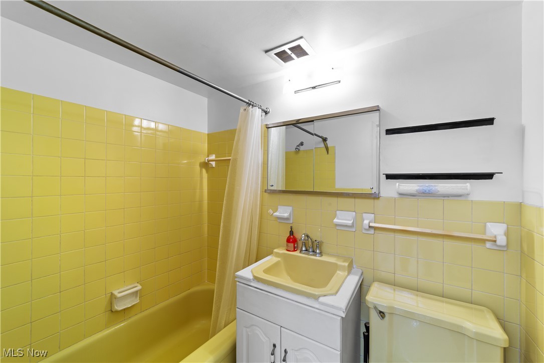 Carlton House Condo - Residential