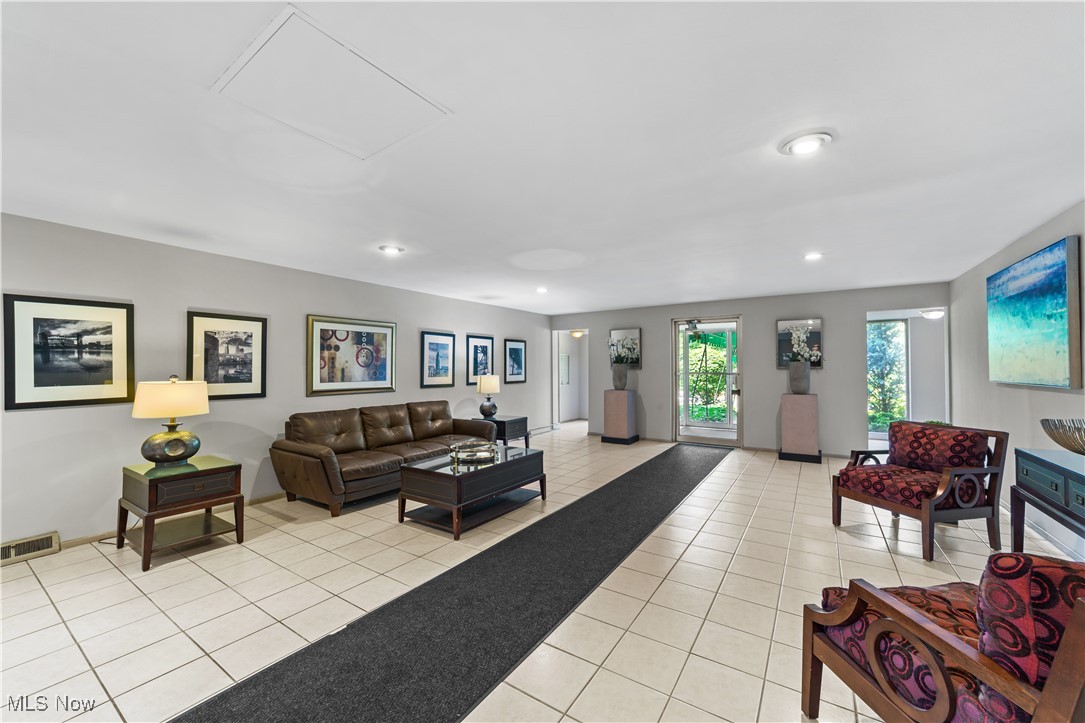 Carlton House Condo - Residential