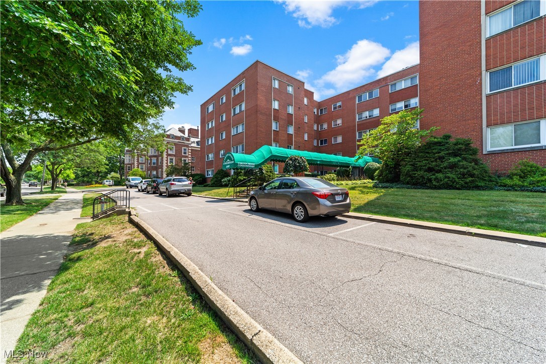 Carlton House Condo - Residential