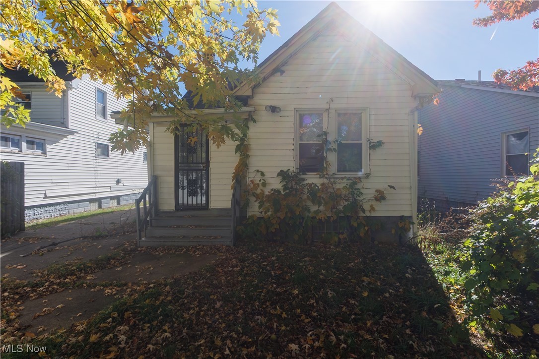 15901 Pythias Avenue