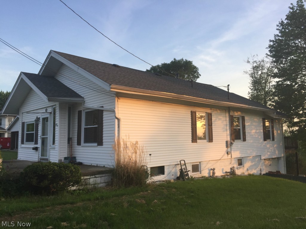 Single floor living on the outskirts of Barnesville. Large eat-in kitchen with separate formal dining room. Large master bedroom with room for a separate sitting area. Walk out of the kitchen onto your back deck with beautiful views. Newer shed with one car garage. Plenty of parking. Call today to take a look!