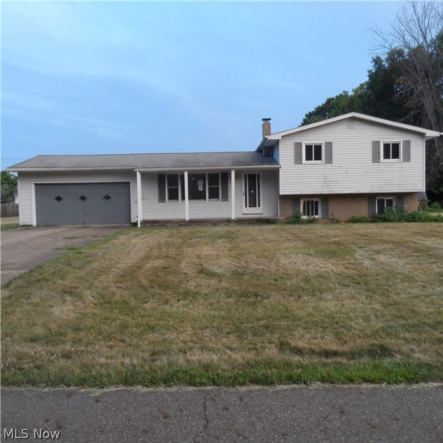Nice split level with potential. Large backyard, living room, dining room and master bedroom. Sold as-is. Buyer to do all due diligence. Equal opportunity housing.