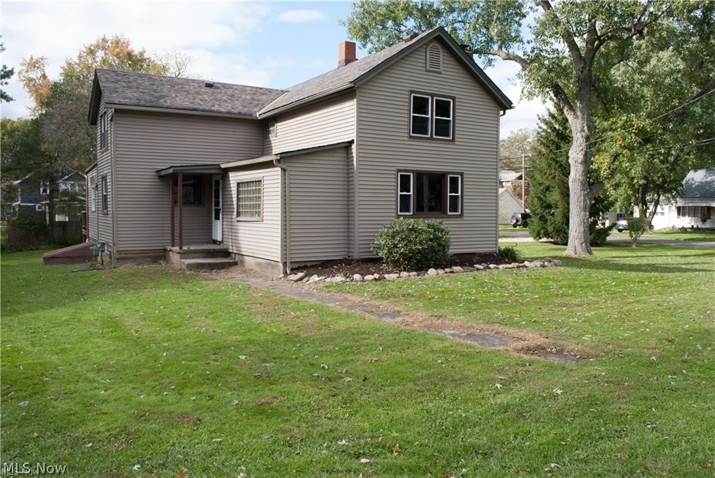 Welcome to beautiful Seville! Where this home sits steps away from Cy-Hewit Park, downtown shopping, and dining. The home has 3
bedrooms & a bonus room that could be used as a bedroom, office, or nursery. 2 Full bathrooms. and a large deck out back to enjoy. All
new Roof, AC, Windows, flooring installed in late 2018. Call your favorite agent to schedule a showing!