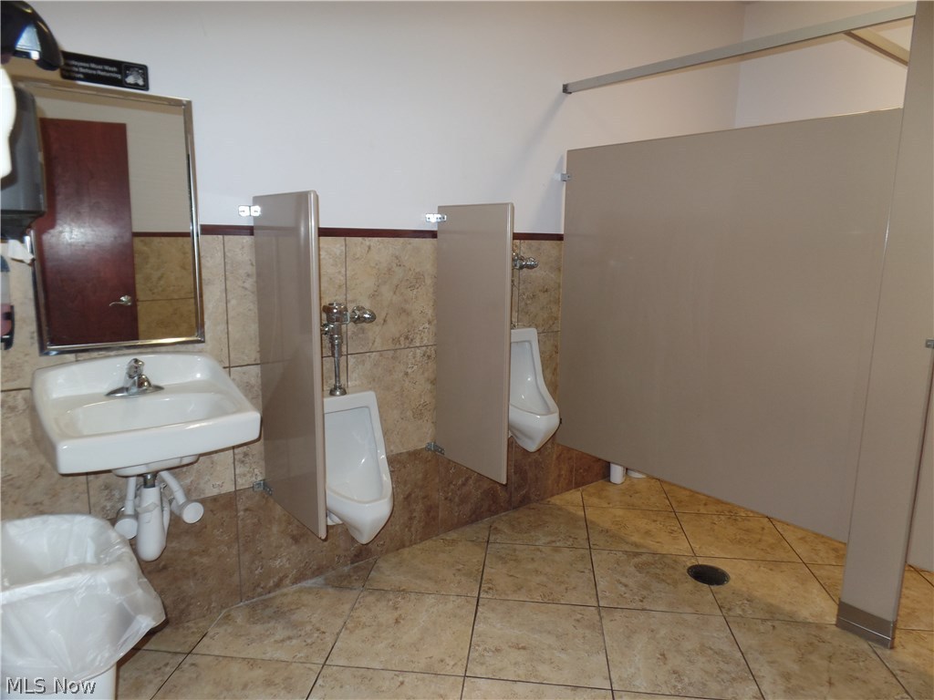 Ullmans Sub - Commercial Sale