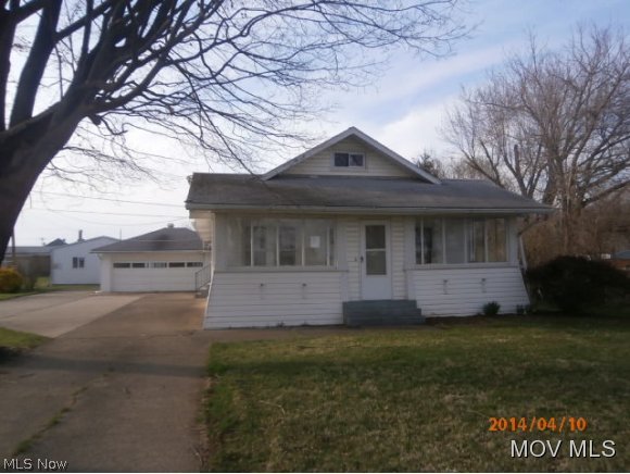 Lovely lot.Large eat in kitchen.dining room,hardwood floors.Enclosed sunporch.To report any concerns with a listing broker/agent or to report any property condition or other concern needing escalation, please call 1-877-617-5274. Buyers should obtain a free prequalification letter from Wells Fargo Home Mortgage or an entitiy which is a joint venture with Wells Fargo Home Mortgage by working with a mortgage consultant or going online at www.wellsfargo.com. Buyers also have the option to provide proof of other credit decisioned financing or a NACA (Neighborhood Assistance Corporation of America Elem: Phillips Elementary School Elem/Bus: Y JrHigh: Marietta Middle School School JrHigh/Bus: Y High: Marietta High School High/Bus: Y Fire: CIT Police: CTY PossFreeGas: N ;SQFT=Fin L1:1072, Fin Above:216, Fin Total:1288, Unfin Bsmt:1072, Unfin Above:1288;GAR= 2 Car Det