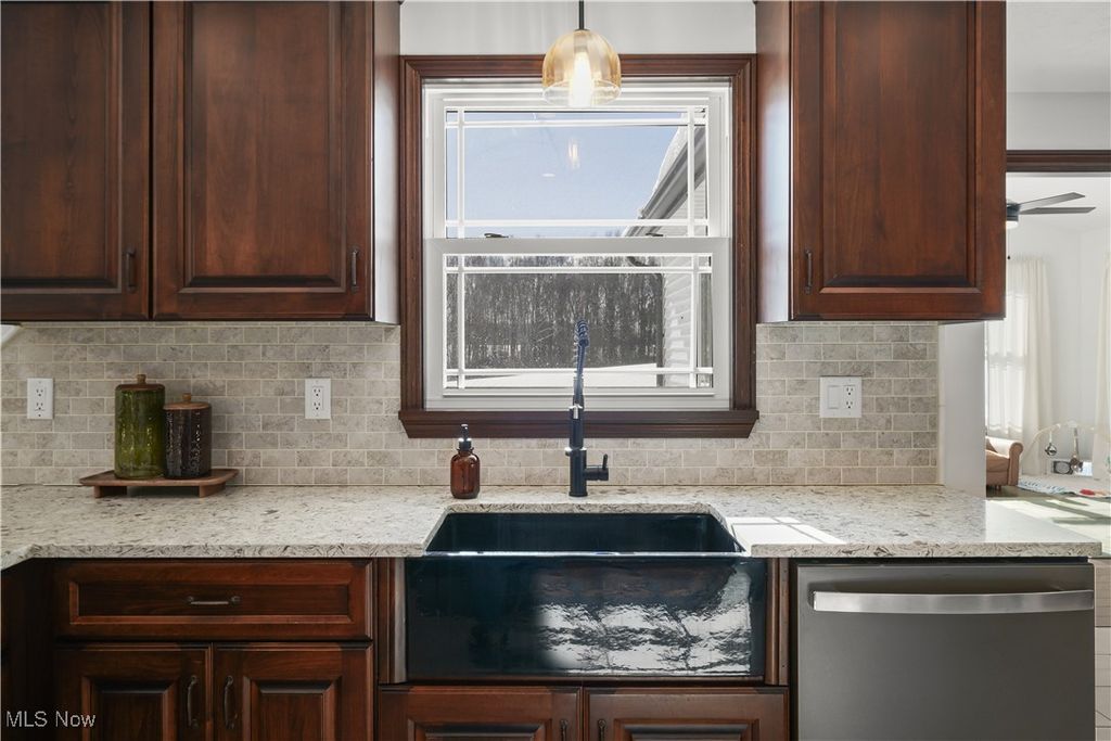 Photo of 9616 Knowlton Road, Garrettsville, OH 44231 (MLS # 5184541)