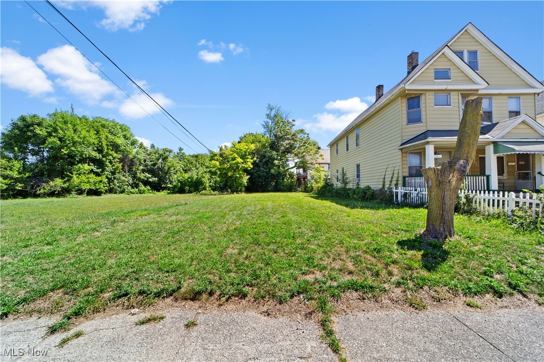 L Beckmans Resub - Land