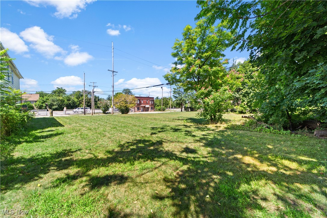 L Beckmans Resub - Land