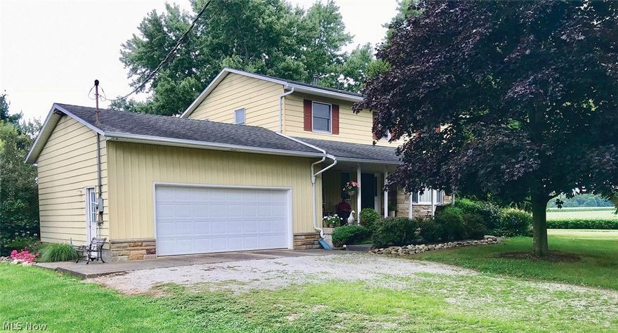 Martin Family Dispersal Auction – Excellent 257-Acre Grain Farm – Also Two-Story Home W/ 1.5 Acres – Spencer Twp. – Medina County, Ohio. All sells on location: FRIDAY - SEPTEMBER 7, 2018 – 10:30 AM, REAL ESTATE SELLS AT 11:00 AM.
SALE #1 – QUALITY 257-ACRE GRAIN FARM: Buildings include 1975, 8-room home featuring kitchen w/ cherry cabinets, dinette area, living room w/sandstone fireplace, family room, office and half bath. Five bedrooms and full bath upstairs. Free gas per lease. Finished double garage. 58' x 80' shop/equipment building w/ heated shop area. 24' x 24' attached office w/ kitchenette & full bath. Bank barn 40' x 84'. Equipment storage buildings 30' x 36' and 30' x 60'. Three 12,000 bu. grain bins sell separate. LAND FEATURES: 170 acres top quality tillable land. 55+ acres woods w/$100K present timber value & growing including black walnut planting. 3 acre blueberry patch. Opportunity knocking! See MLS #4031102 for Sale #2.