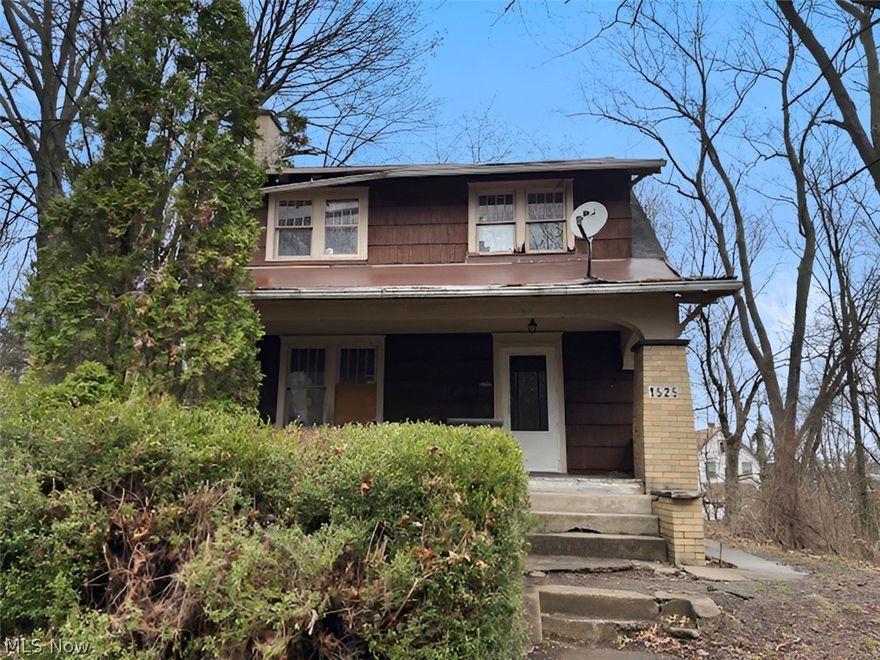 Wood frame Colonial with 3 bedrooms and 1 bathroom. Living room with fireplace and built-in bookcases. Formal dining room with natural woodwork. Kitchen with eating area and windows overlooking the backyard. Unfinished walk-up attic for additional storage. Cash only sale. This is an auction property. The property is sold in AS-IS condition. Buyer to verify all information. Buyer or Buyer's Agent responsible to check with Building, Zoning, EPA, DEA, Tax Department or any other requirement for intended use. Subject to clear title.