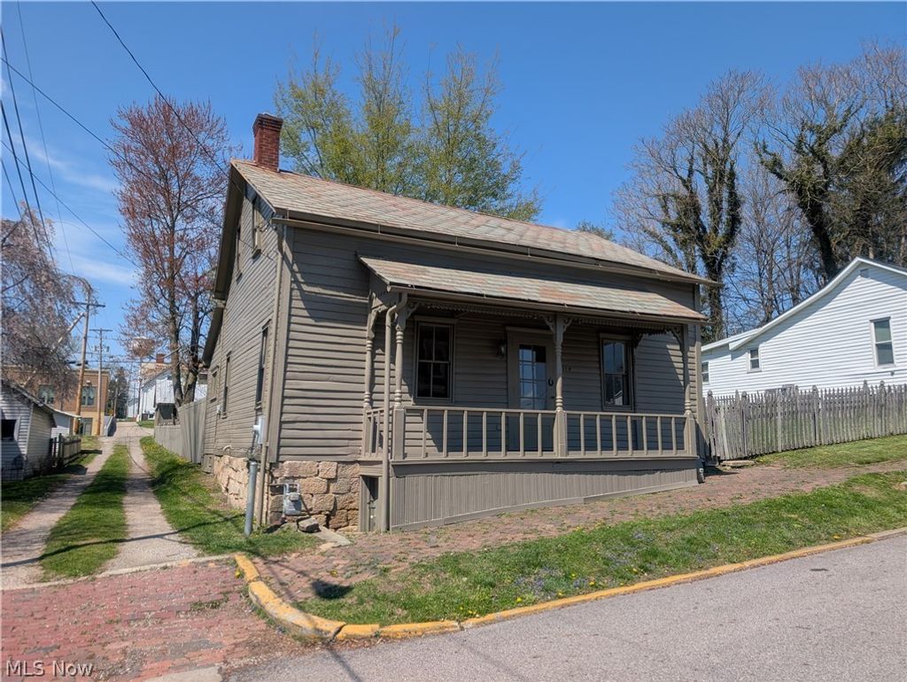 Photo of 114 W Sheridan Avenue, Somerset, OH 43783 (MLS # 5200598)