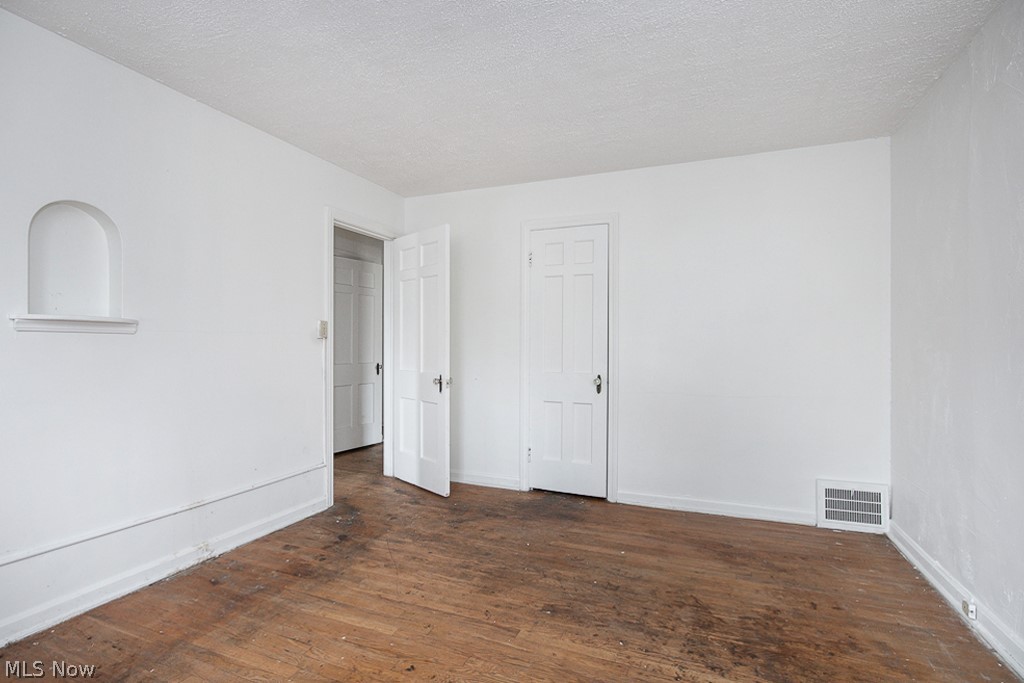 Cleveland Heights Blvd - Residential