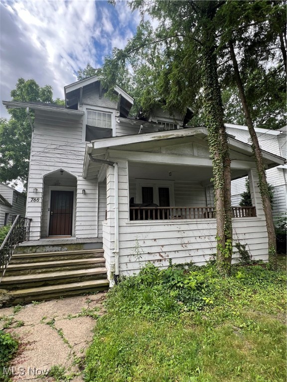 Check out this spacious 3 bed 1.5 bath colonial in West Akron. This home features a den and usable attic space. Current tenant in lease until 12/31, month to month lease begins 1/1/2025. Property can be vacant with 30 day notice once current lease term expires. $950 rent per month. Tenant pays all utilities. Great investment opportunity to add to the portfolio.