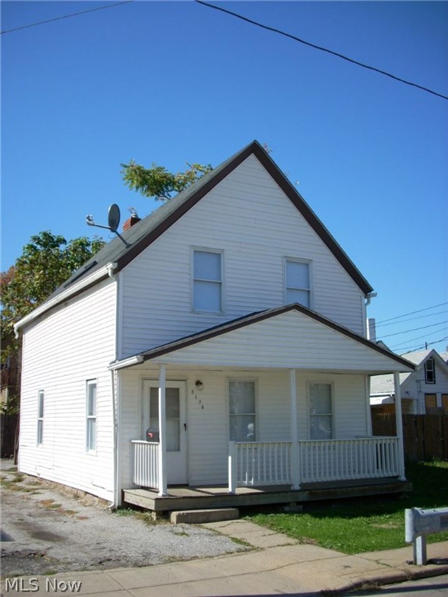 This turnkey single family home offers a walk in master suite with master-bathroom.  Off street parking, vinyl siding, front porch. The 3 bedroom, 2 full baths, home is a great investment opportunity.    Owner has additional properties for sale :Properties listed in the MLS   3764880, 3764886 , 3764897 , 3764912 , 3764920 , 3764933 , 3764947, 3764858