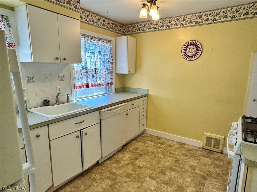 Photo of 4159 E 150th Street, Cleveland, OH 44128 (MLS # 5191861)