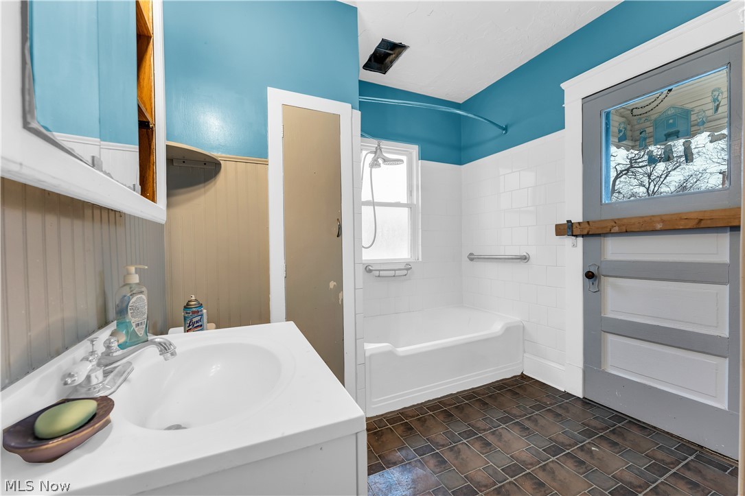 Euclid View Land Cos 01 - Residential