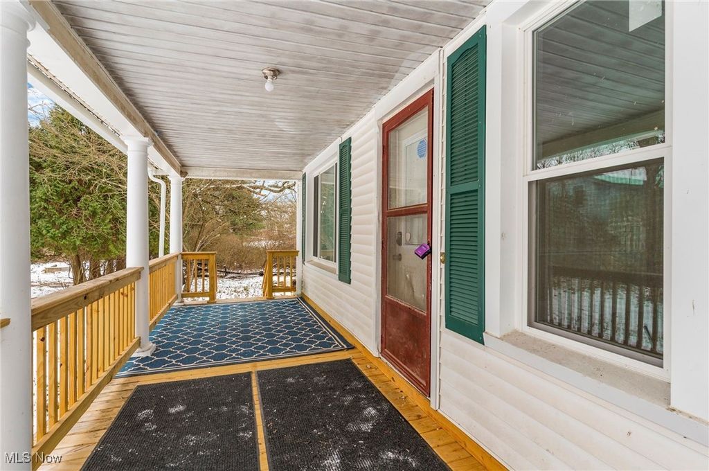 Photo of 5910 Chestnut Ridge Road, Hubbard, OH 44425 (MLS # 5176964)