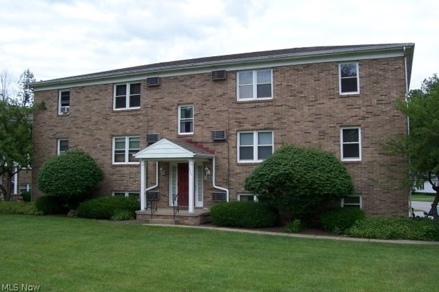 This 2 Bedroom/1 Bath 1st Floor Apartment is located in Boardman.  Kitchen has stove and refrigerator, there is a wall A/C Unit, dining room and there is coined laundry on site.  Monthly rent is $600.00 with heat and water included.  Tenant is responsible for electric.
