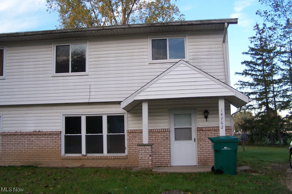 Cardinal Schools. 1/2 of of a duplex on a cul-de-sac. 3 bedrooms and a full bath up, and 1/2 bath and laundry hookups on the main floor. Also 1/2 of a small shed in the back yard. One block to the Library and close to school or town! With this rental, you are responsible for the electric (heat), water/sewer/trash, mowing and snow removal and any cable link/internet that you schoose. Enjoy being in town and having a yard.