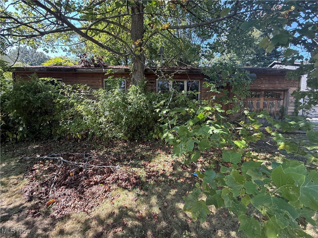 Ranch Style Home with Tons of Potential in Prime Location!
Discover the opportunity to make this 3-bedroom, 1-bath ranch-style home your own! Nestled in a highly desirable neighborhood, this property offers the perfect blend of location, lot size, and potential. Whether you're an investor, flipper, or a handy homeowner looking for a project, this diamond in the rough is bursting with possibilities.
The home sits on a generous lot with a great-sized yard—perfect for outdoor entertaining, gardening, or future expansion. Inside, you'll find a classic single-level layout that’s ready for your vision and personal touches. It does need work, but the bones are solid, and with some TLC, it could shine once again.
With comparable renovated homes in the area commanding top dollar, this is a rare chance to earn sweat equity and see a great return on your investment. Don't miss out on this fixer-upper in a fantastic location—bring your toolbox and imagination!