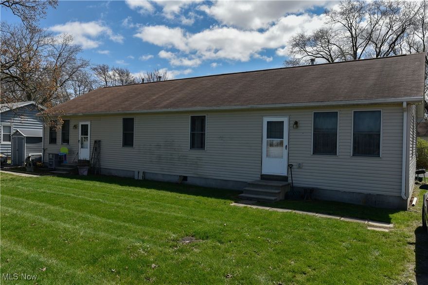 Very well-maintained occupied duplex. Call today to get in the investment game.  Tenants rights.