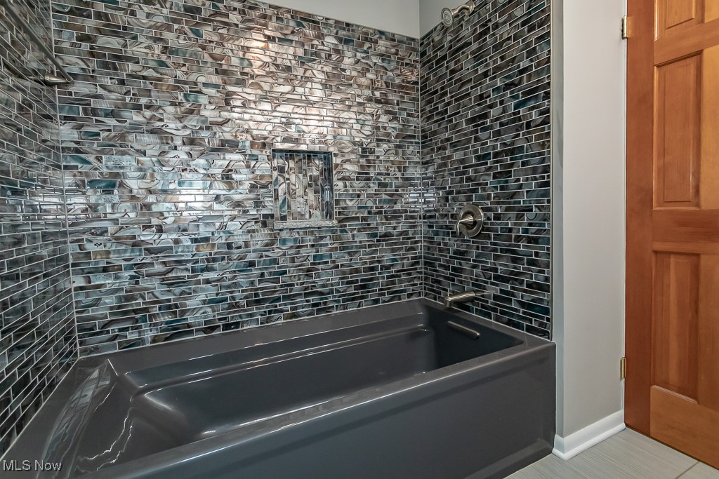 31021 Lake Shore Boulevard, Willowick, Ohio image 24