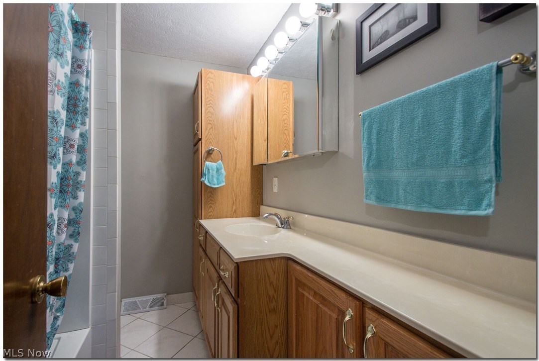 Hillside Acres 01/M Hewkos - Residential