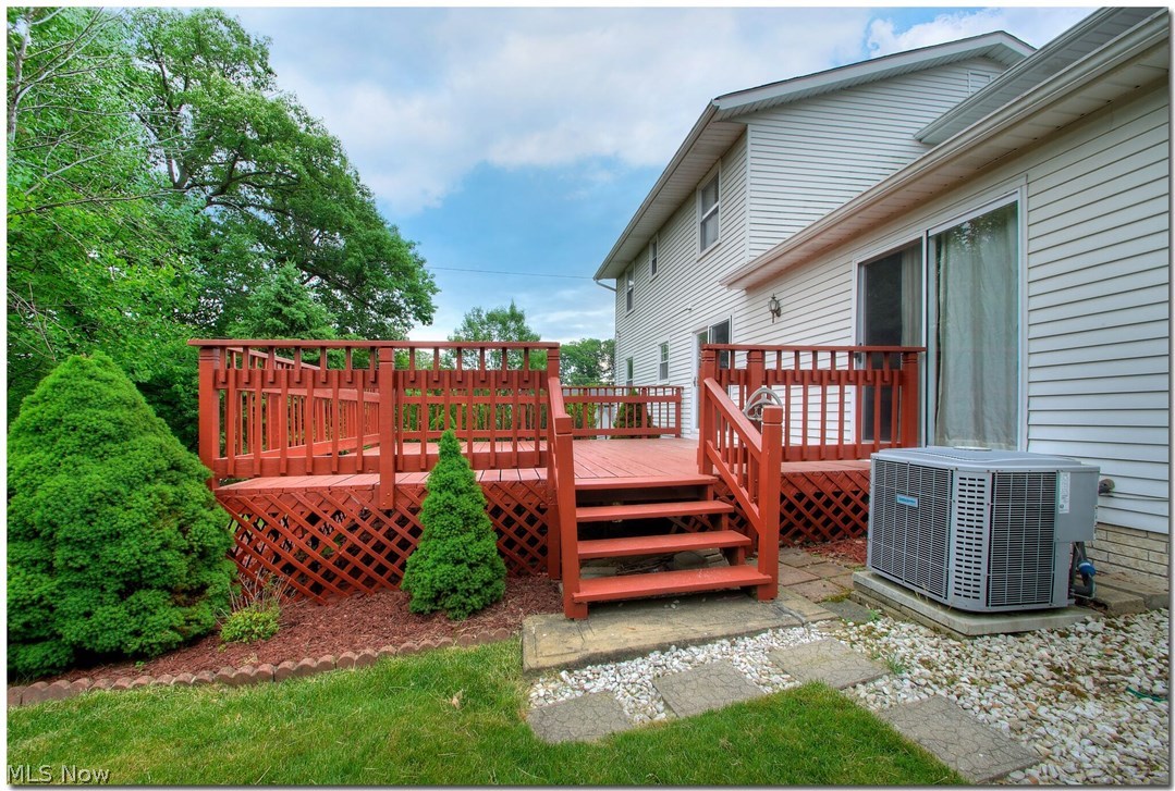 Hillside Acres 01/M Hewkos - Residential