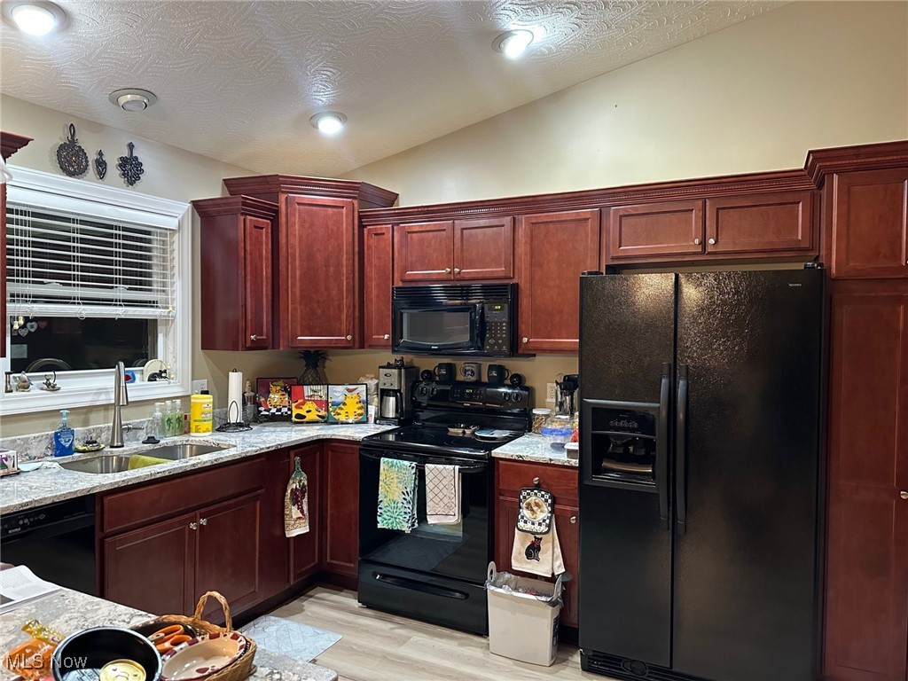 706 Oak Tree Lane Ln, Belpre, Ohio image 5
