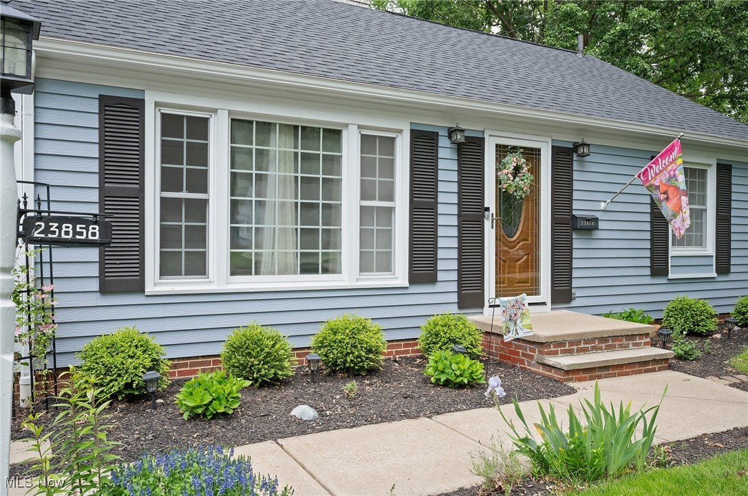 23858 Oak Lane, North Olmsted, Ohio image 33