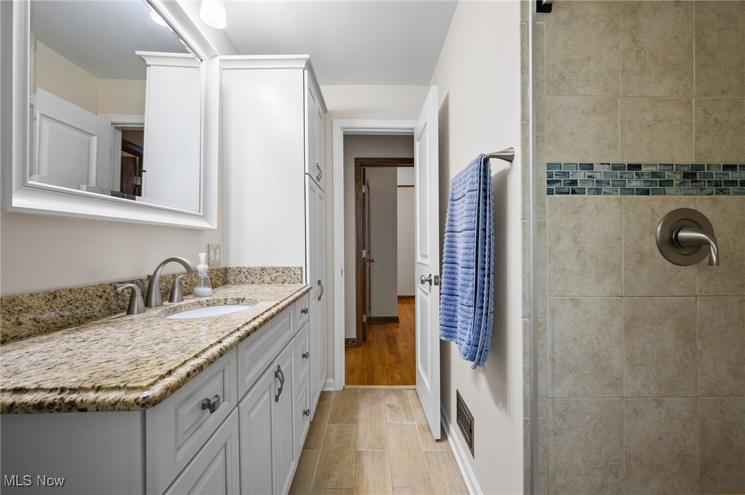 23858 Oak Lane, North Olmsted, Ohio image 17