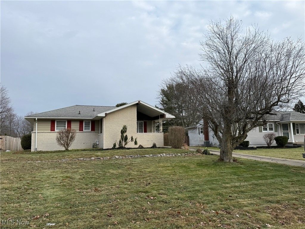 Photo of 285 Aldrich Road, Austintown, OH 44515 (MLS # 5177998)