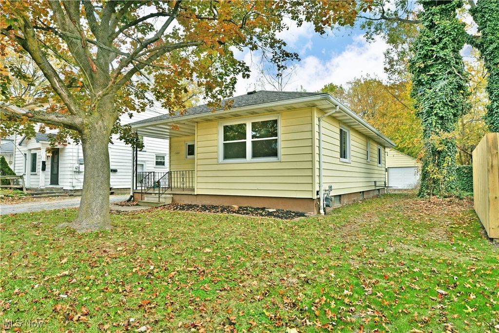 Photo of 1524 Vernon Avenue NW, Warren, OH 44483 (MLS # 5168112)