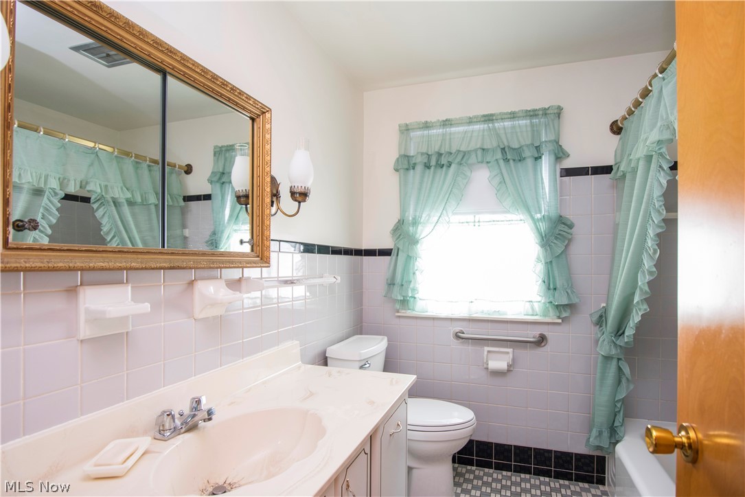 Estates Circle - Residential