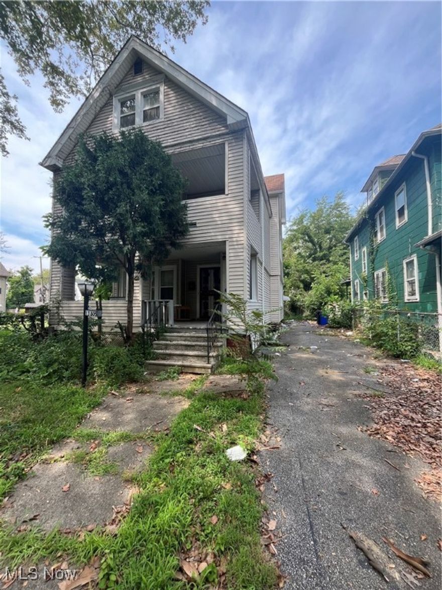 Investor Opportunity in Collinwood! Solid duplex in the heart of Collinwood featuring 2 bedrooms and 1 full bath per unit, plus additional attic space offering potential for added living area or storage. This property is in need of renovation, but with some work, it could be a great income-producing asset. Located near parks, schools, and public transportation, it’s an ideal opportunity to build equity and add value to your investment portfolio. Don’t miss this chance to bring new life to a property in a growing neighborhood!