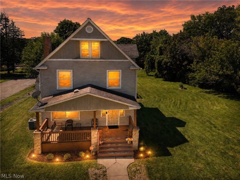 Photo of 702 Washington Avenue, Girard, OH 44420 (MLS # 5240880)