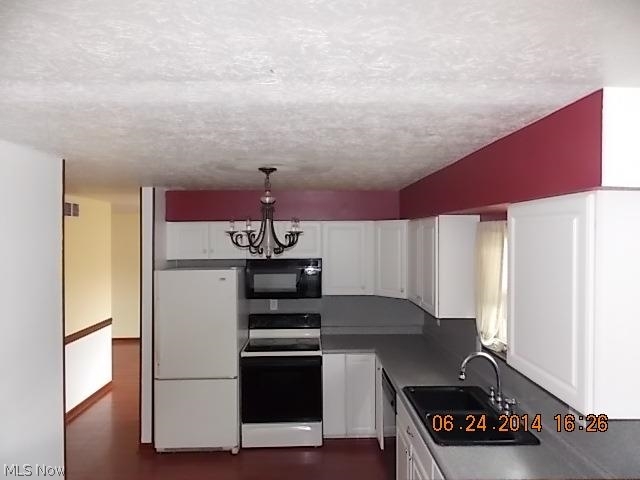 120 COUNTY CLUB HILLS - Residential