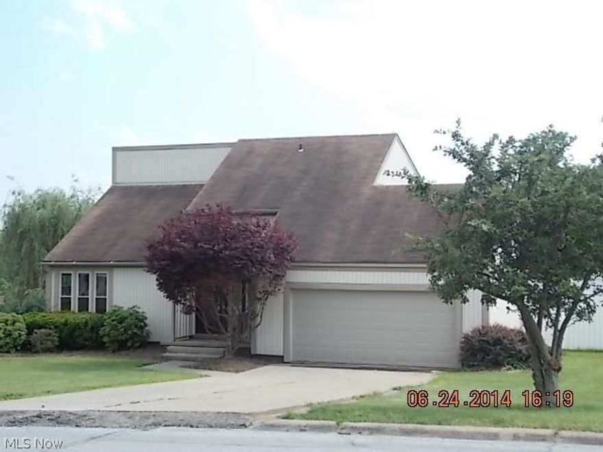 2 STORY 3 BEDROOM HOME VINYL FENCED IN REAR LOT-(LARGE PRIVATE REAR YARD.1ST FLOOR FAMILY ROOM OFF OF KITCHEN.ALSO POSSIBLE 4TH BEDROOM OR OFFICE BEHIND 1ST FLOOR FAMILY ROOM.1/2 BATH ON MAIN FLOORAND 2 FULL BATHS ON 2ND FLOOR.VINYL SIDING,WINDOWS,AND EXTERIOR DOORS APPROXIMATLY 8 YEARS OLD.MAIN FLOOR HAS CHERRY LAMINATE WOOD FLOORS.AND UPDATED KITCHEN.UNFINISHED BASMENT WITH LAUNDRY AREA.