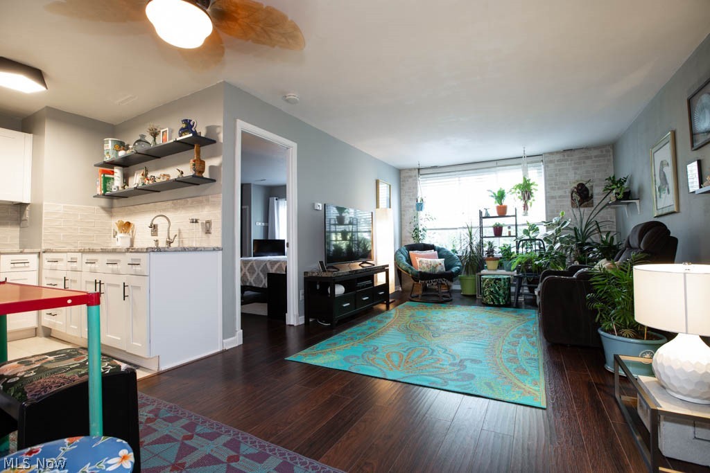 King Path Condo - Residential