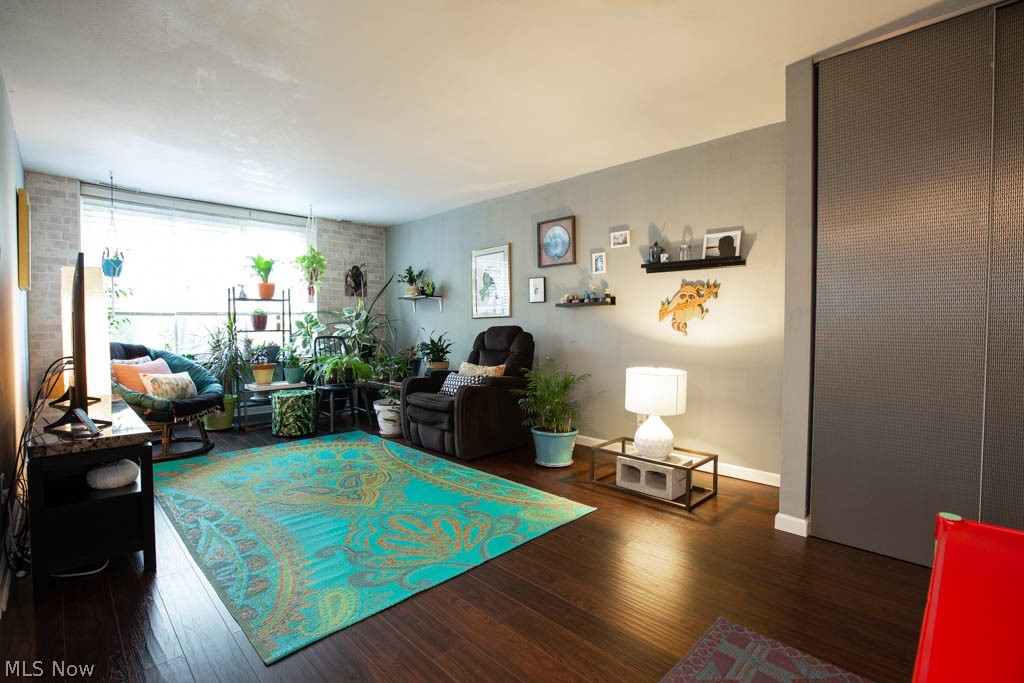 King Path Condo - Residential