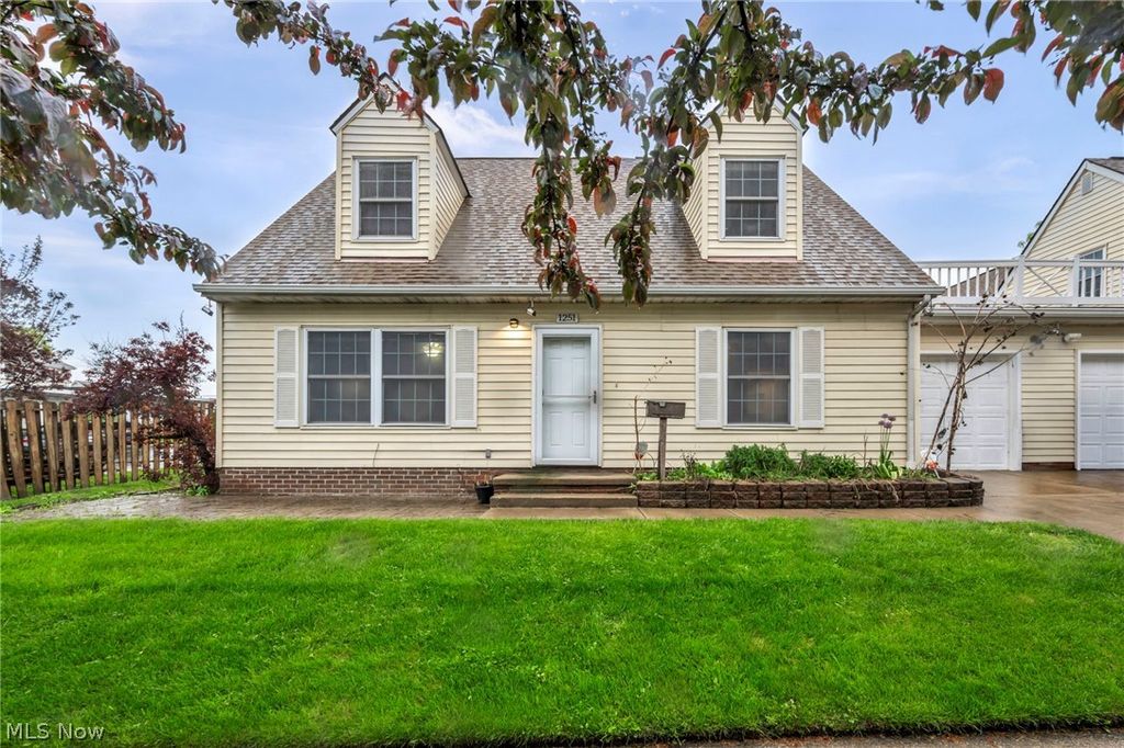 Photo of 1251 W 70th Street, Cleveland, OH 44102 (MLS # 5207835)