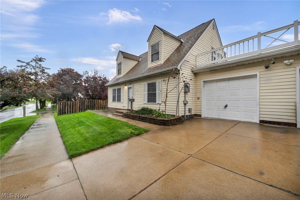 Photo of 1251 W 70th Street, Cleveland, OH 44102 (MLS # 5207835)