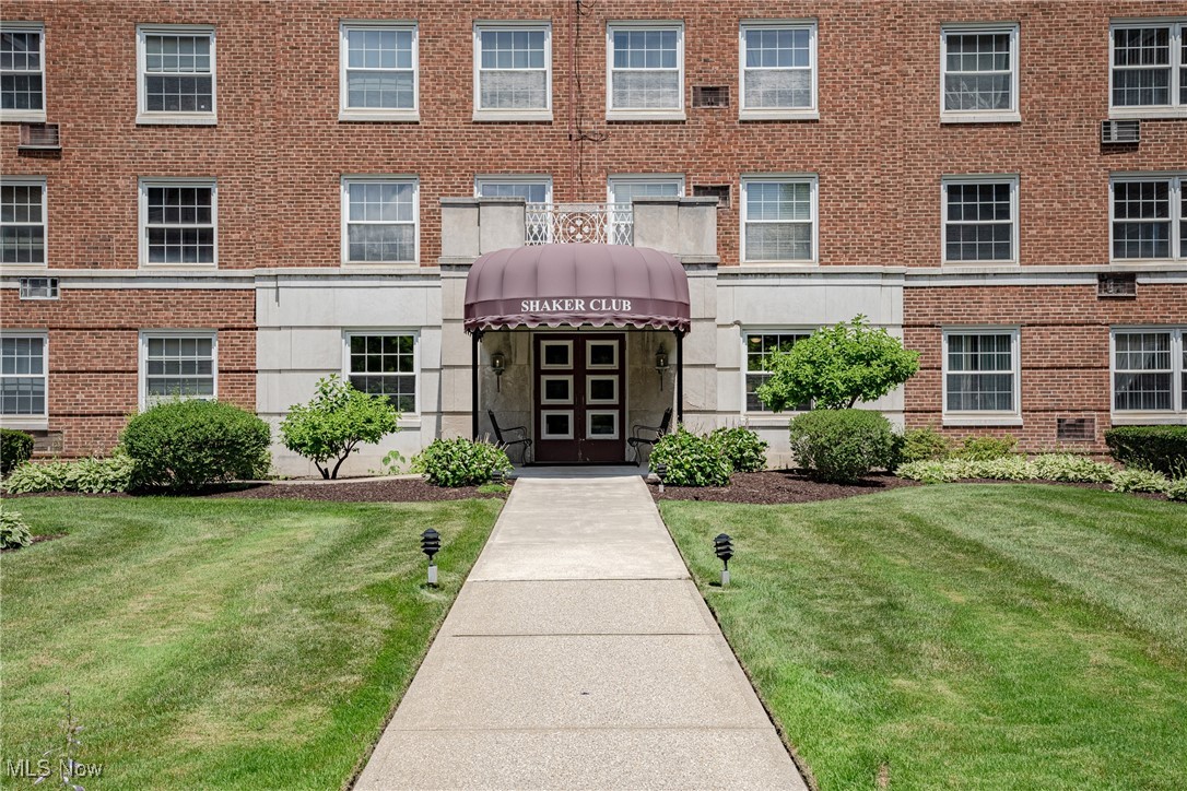 19201 Van Aken Boulevard 211